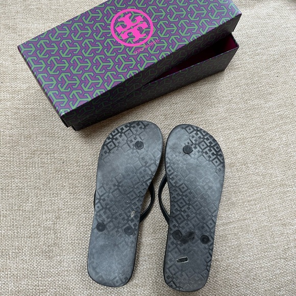 Tory Burch Black Doodle Flower flip flop size 7 worn - Picture 2 of 3